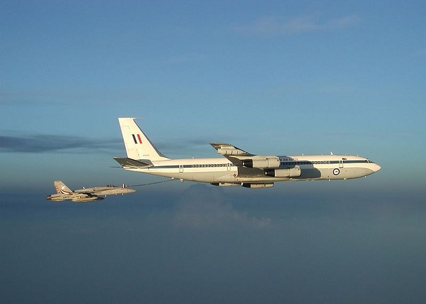  An Australian Boeing 707 refueling a US Navy F/A-18 in 2002.